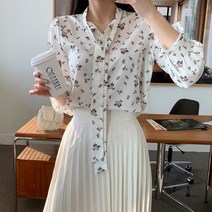 시크블랙 아르텐 스트랩 플라워 패턴 블라우스 BL4439K21