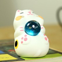 구슬 품은 고양이 오브제, 화이트