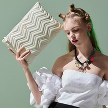 스튜디오세라 소가죽 퀼팅 클러치백 H17H539 아이보리