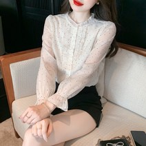 도트 블라우스 긴팔 상의 날씬해 보이는 코디녀