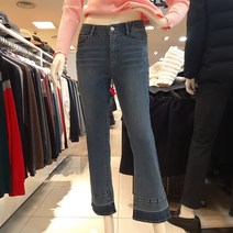 임페리얼골프 세미 부츠컷 데님 팬츠 밑단에 층을 두고 워싱을 다르게해 포인트를 줌pt_