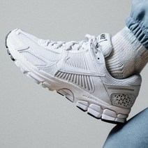 [국내매장판]나이키 줌 보메로 5 바스트 그레이 BV1358-001