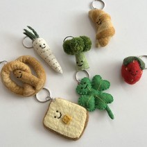 네팔 양모 울 야채 키링 네잎클로버 브로콜리 프레즐 크로와상 딸기 버섯 쪽파 대파 옥수수 토마토 키위, 1개