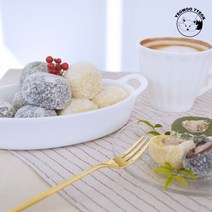 여우떡방앗간 여우 삼색 두텁떡30개+보자기(고급 공단보자기에 정성껏 담아드립니다) 찹쌀떡 찹쌀두텁떡 찹쌀모찌 삼색찹쌀떡 명절선물 세트 견과류 질좋은국내산찹쌀 영양간식 손님상차림 다과 디저트 팥빙수 식사대용 아이스찰떡 결혼답례품 이바지음식 흑미 쑥 호박 답례떡, 30개, 60g