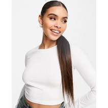 ASOS DESIGN 화이트 컬러의 긴소매 핏 크롭 티셔츠