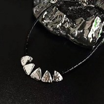 여성을 위한 펑크 실버 컬러 금속 삼각형 펜던트 목걸이 멋진 힙합 크리에이티브 가죽 체인 쇄골 매력 보석 선물