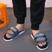 오너클랜 신혼 여행 커플 슬리퍼 바캉스 바닷가 코디 스타일