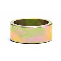 Camco Eaz-Lift 히치 볼 홀 리듀서 부싱 | 아연 도금 스틸 구조가 특징이며 볼 마운트 구멍을 3.2cm(1.25인치)에서 2.5cm(1인치)까지 줄이도록 설계되었습니다