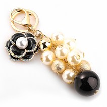 까멜리아 동백꽃 진주송이 키홀더 2컬러 참장식 가방에 참장식으로도 너무 세련된 키링 진주와 골드방울다발 크리스마스선물 성탄절 설날 선물포장, A-화이트