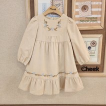 치크 22 F/W 유아 아동 키즈 토들러 여아 가을 겨울 신상품! 연한 베이지 컬러로 따뜻하게! 하늘색 꽃 자수로 고급스럽게! A라인 꽃 자수 소녀 원피스