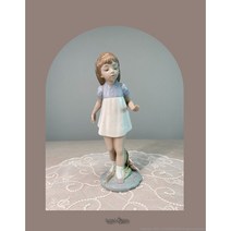 [앤틱/M] (Very Rare) 야드로 걷고 있는 소녀 Girl Walking 5040, 확인하였습니다.