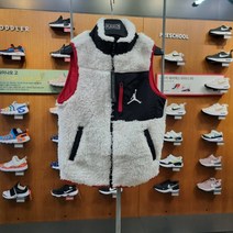 플레이키즈프로 나이키키즈 ** 분당점 ** 2022 겨울신상** 조던셰르파조끼 뽀글뽀글~ 뽀얀 아이보리색상이 포실포실 따끈따끈~^^ @@백화점정품~@@빠른배송@@