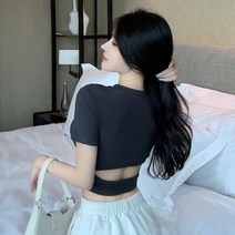 2023 여름 핫 걸 스타일 자기 재배 가슴의 실제 샷 배꼽 어깨 패드 반팔 티셔츠 ins 짧은 고삐 중공 탑