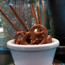 [브리첼]BRETZEL by Mickael Chatelain 조그만 과자로 링킹마술을 연출하실 수 있습니다.