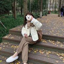 숏 패딩 크리미한 노란색과 흰색 오리털은 작은 여성을 위한 가볍고 짧은 다운 재킷 겨울 한국 스타일 루즈한 빵 면