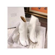 여성 겨울신발 방한부츠 방한화 Tabi-스플릿 토 부츠 크림 컬러 가죽 버클 청키 블록 힐 부티 여성용 신발