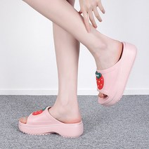 준디자인 5cm 여성 키높이 통굽 트임 딸기 슬리퍼 굽있는 실내화 아쿠아슈즈 굽높은 사무용 교실 학교 쿠션 물놀이 여름슬리퍼 젤리 신발 외출용 실내용 슈즈