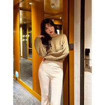 꼬임뒷트임크롭니트