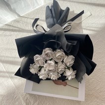 더 라넌큘러스 플라워 프리미엄 라인 꽃다발, 화이트 라인 로즈 10송이 + 블랙 포장