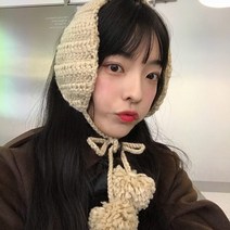 손뜨개 방울 니트 귀도리