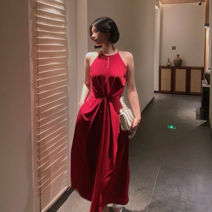 고급스럽고 우아한 민소매 홀터넥 원피스 롱 여성