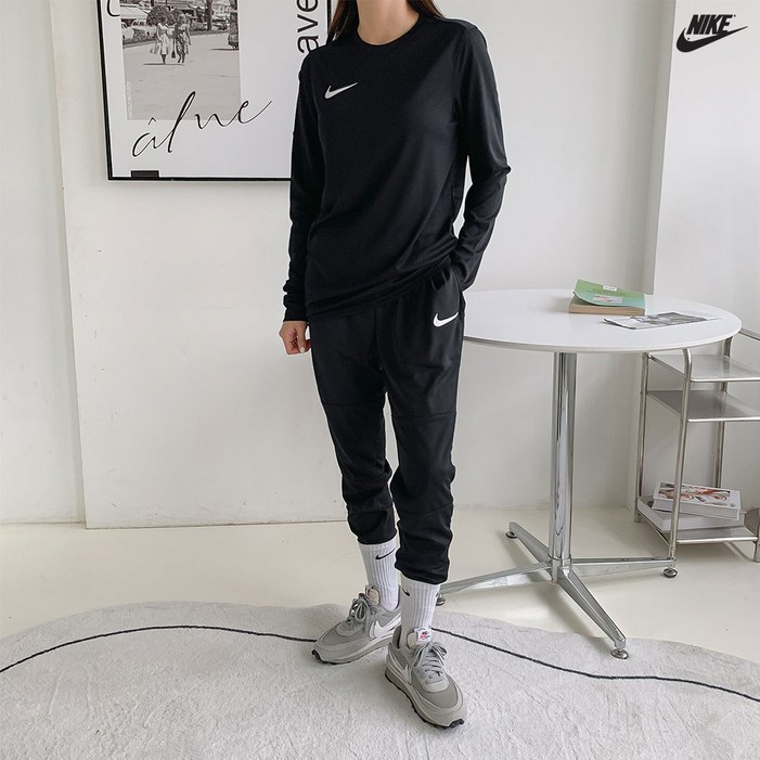 나이키 여성 긴팔 긴바지 팬츠 트레이닝 세트 나이키 여성 긴팔 긴바지 팬츠 트레이닝 세트