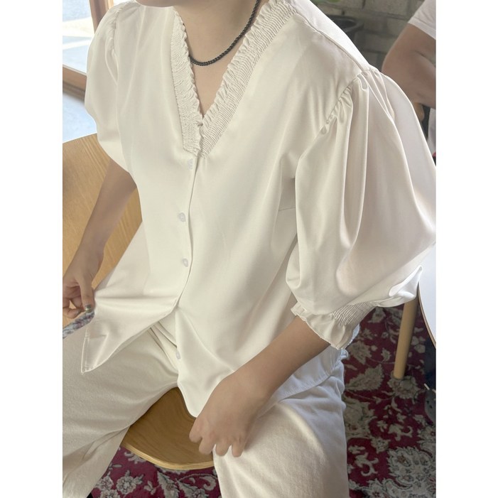 가을 루즈핏 여성 데일리 프릴 블라우스