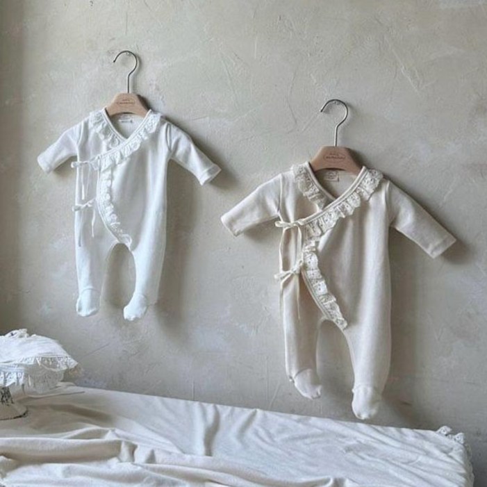 몽베베 프릴코지슈트