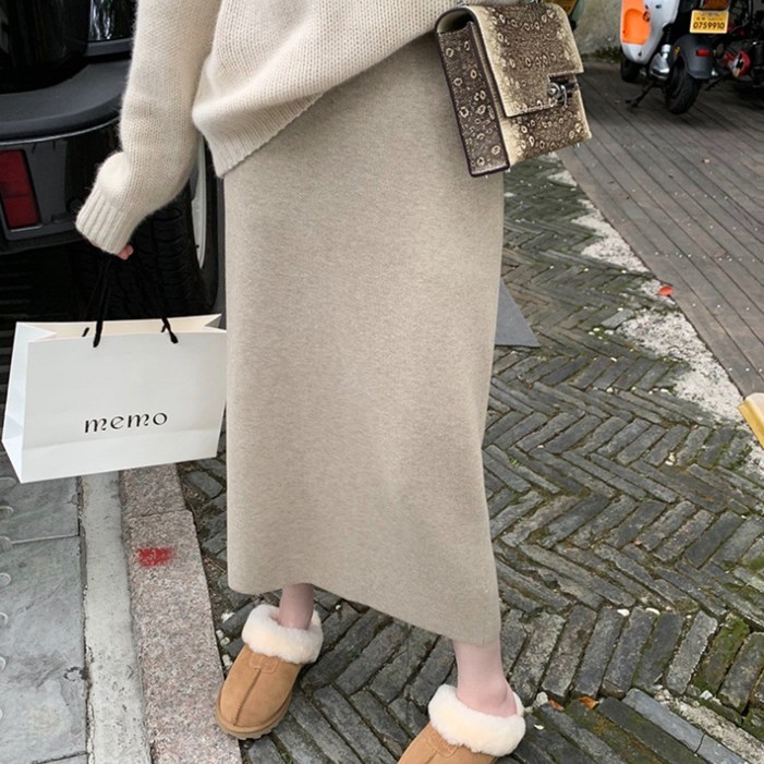 수니몰 품질 좋고 가심비 뛰어난 울소재 도톰 니트 롱 스커트 따뜻해 허리밴딩  여성스러운 멋과 보온을 동시에