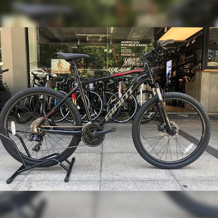 GIANT 자이언트 ATX720 산악 자전거 27 30단 변속 디스크 브레이크 충격 흡수