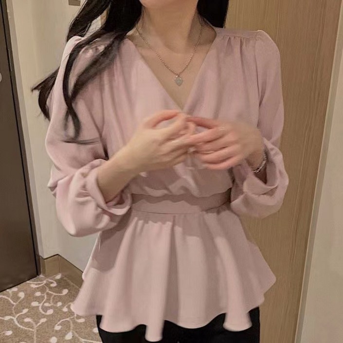 피어니스트 셔링 랩스타일 브이넥 블라우스 피어니스트 셔링 랩스타일 브이넥 블라우스