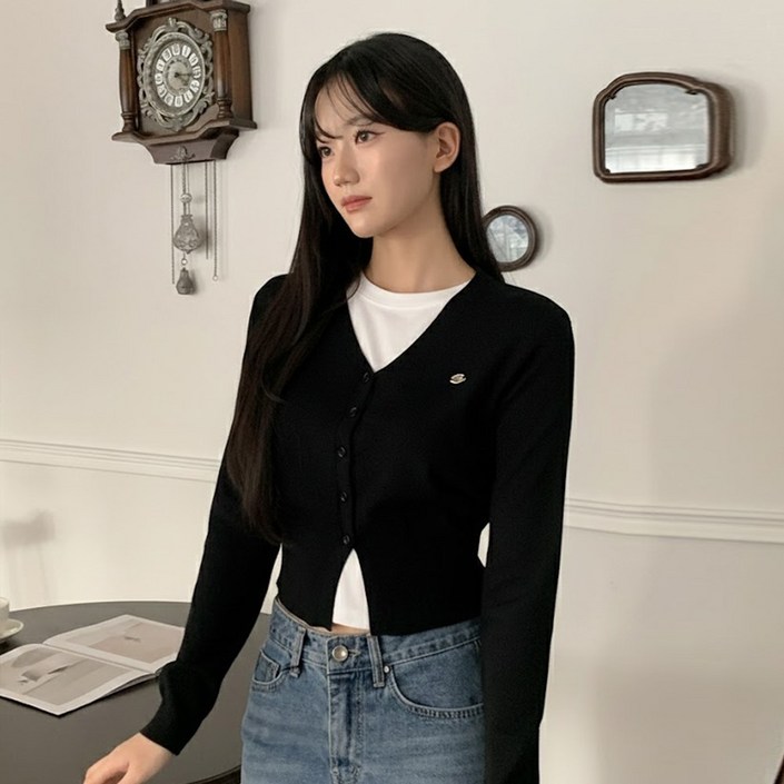 타니즈 코렌 브이넥 팬던트 긴팔 크롭 가디건