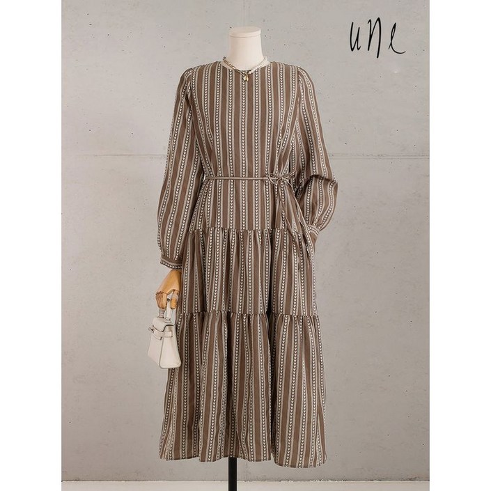 윈 UNE자수디테일 티어드원피스