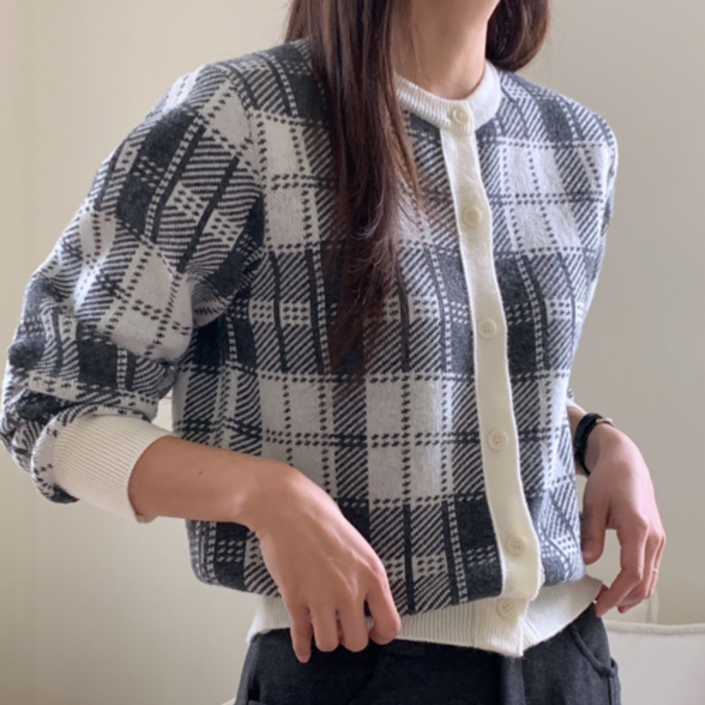 캐시미어 체크 자카드 라운드넥 니트 가디건 여성 도톰한 데일리룩 국내산
