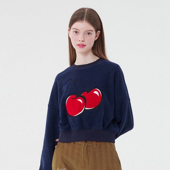 키르시 BIG CHERRY FLEECE CROP SWEATSHIRT