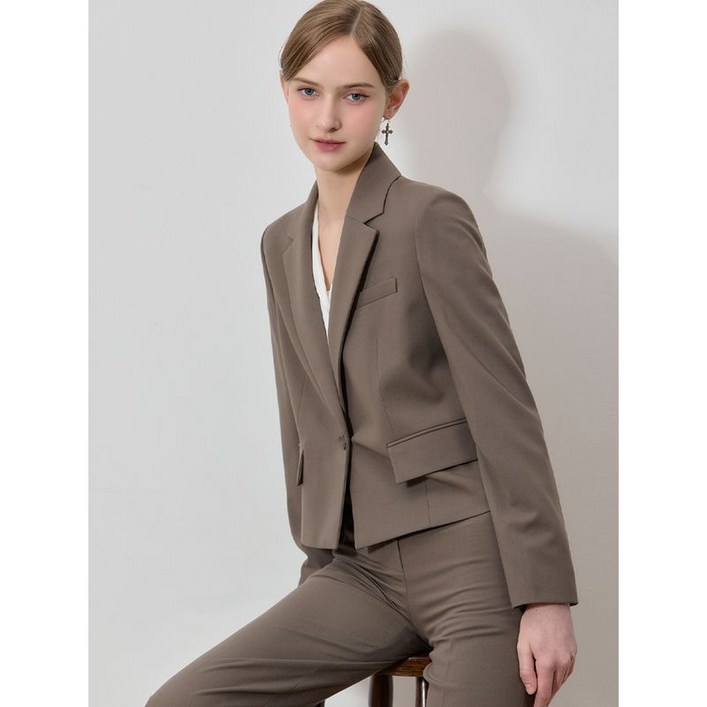 쉬즈미스 2SET 크롭 원버튼 재킷+크리스 루즈핏 팬츠 2종세트 택가격 446000원