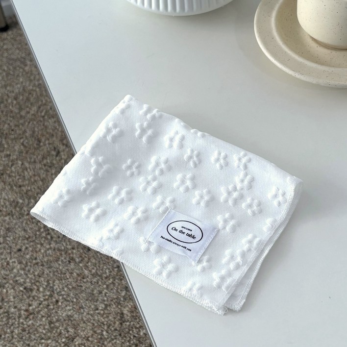 오레뉴 플라워 엠보싱 테이블매트