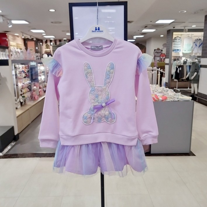 쁘띠앙팡 산본점 23년 가을신상 50세일 편안한 티셔츠에 샤스커트로 귀엽고 사랑스러운 보네모네롱티셔츠에요 원피스처럼입는 데일리룩