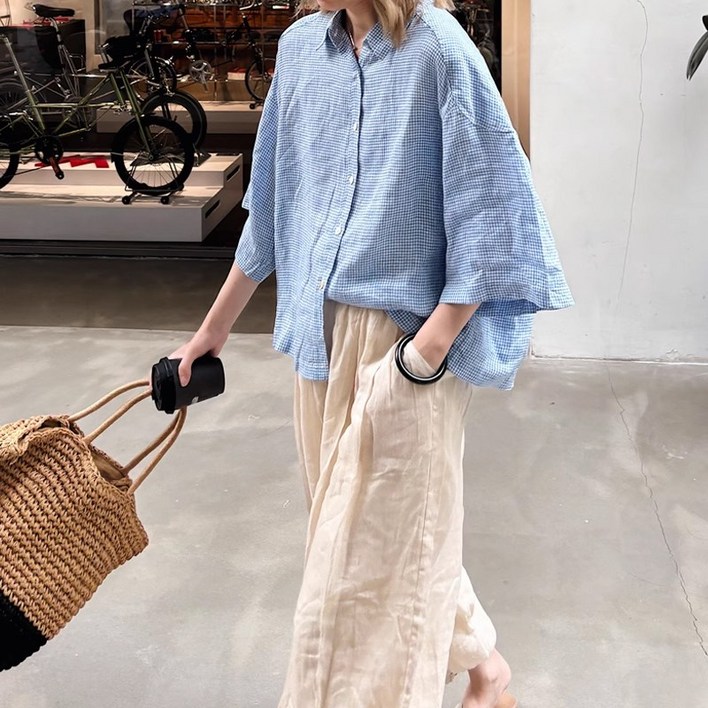 퀸앤조이 린넨의 계절 미오제 뒷버튼 잔체크 블라우스