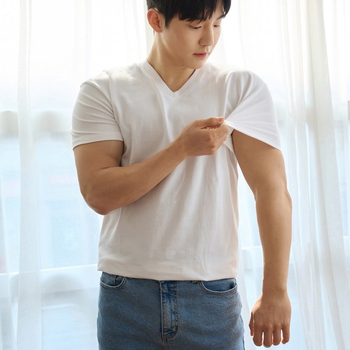 어깨넓어보이는 남자 머슬핏 반팔 브이넥 티셔츠