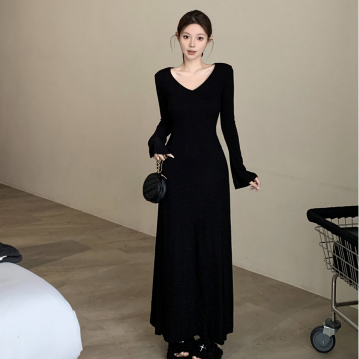 유니크코코 퍼프소매 브이넥 슬림핏 맥시 롱 원피스 op5565