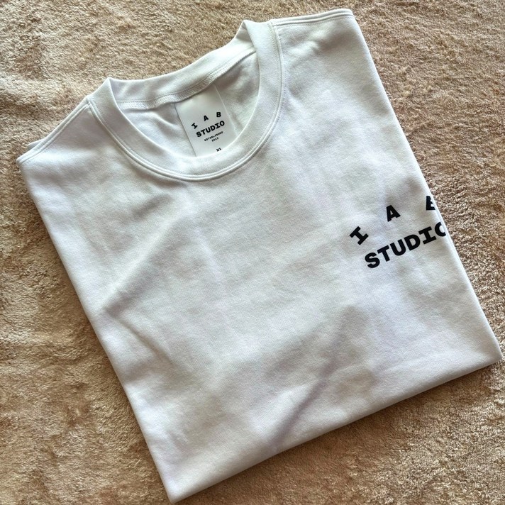 아이앱스튜디오 베이직 티셔츠 화이트 네이비