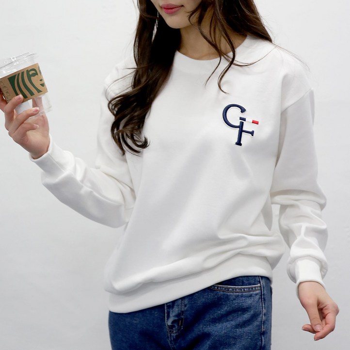 여자친9 시크한 영문 볼륨자수 맨투맨 빅사이즈 S2XL 여자친9 시크한 영문 볼륨자수 맨투맨 빅사이즈 S2XL