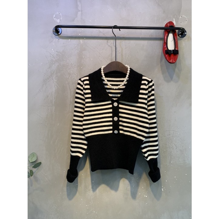 씨샵인더룸  스윗 스트라이프 단추 카라 니트 2color