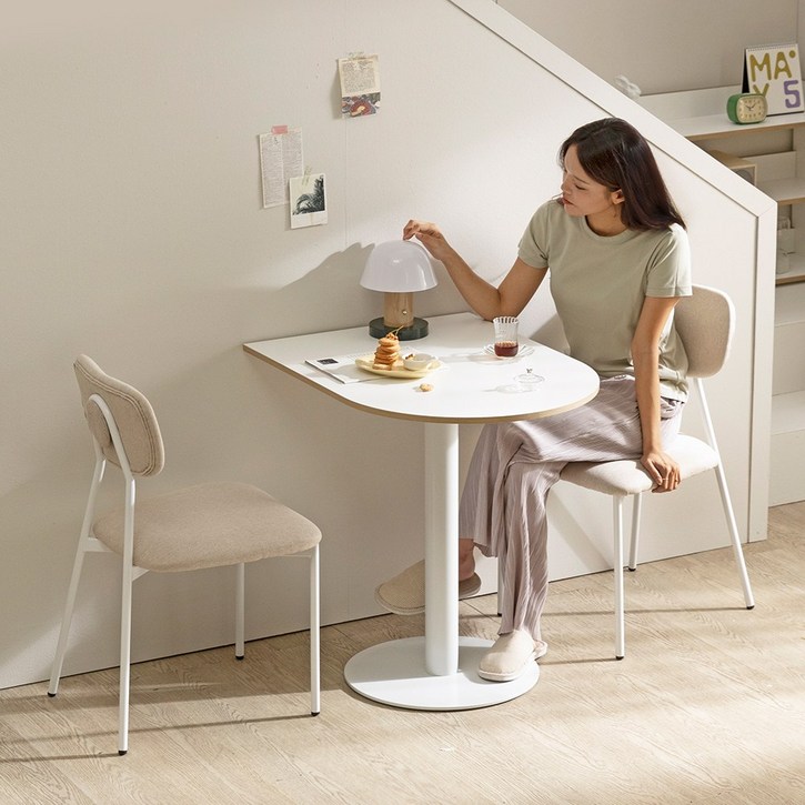 웰퍼니처 플루이드 카페 홈바 반타원 테이블 반달 반원형 식탁 2인용, 600