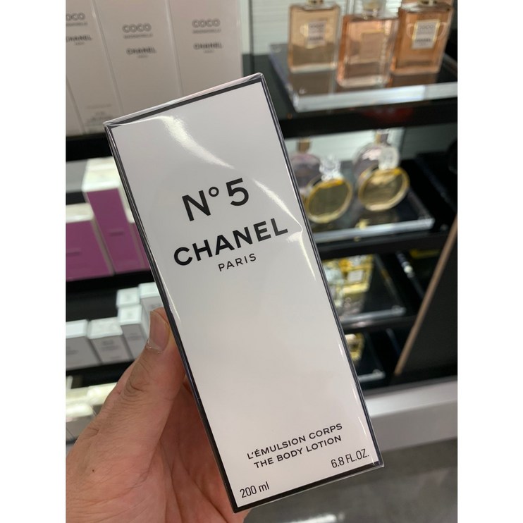 샤넬  넘버. 5 더 바디 로션