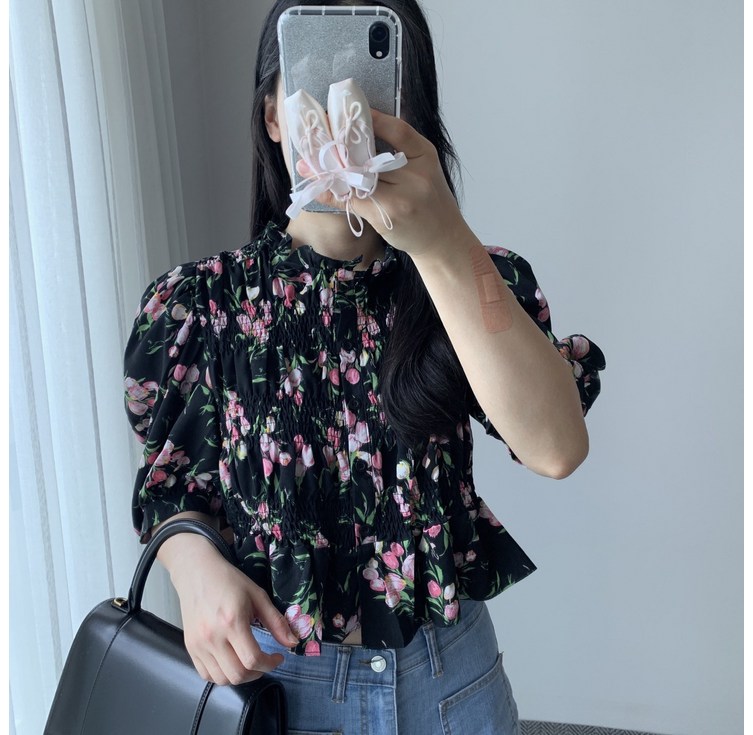 잔꽃무늬 프릴 쉬폰 블라우스 잔꽃무늬 프릴 쉬폰 블라우스